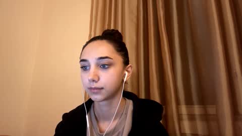 Lina online show from October 2025 10:08:02 PM