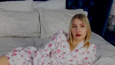 LiliLinn online show from January 2025 02:12:02 PM