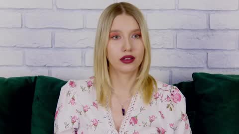 LiliLinn online show from January 2025 11:03:01 AM