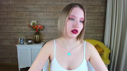 LiliLinn online show from February 2025 02:43:01 PM