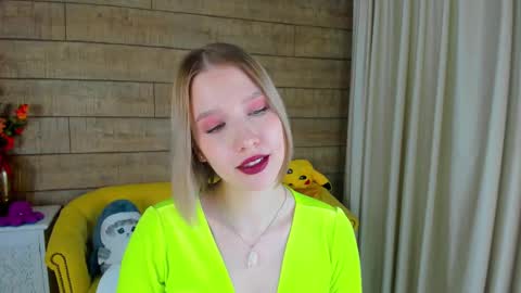 LiliLinn online show from February 2025 08:04:01 AM