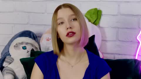 LiliLinn online show from March 2025 12:37:01 PM