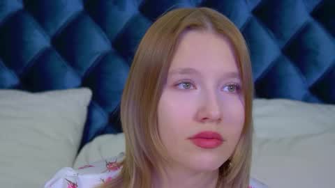 LiliLinn online show from October 2025 06:02:02 AM