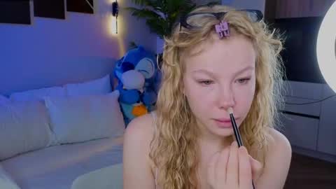 Snapshot of lililok101 chatting on April 2026 02:27:02 AM lililok101 online show from April 2026 02:27:02 AM