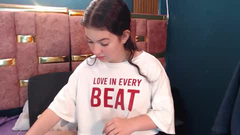 lilimini online show from April 2026 08:04:01 PM