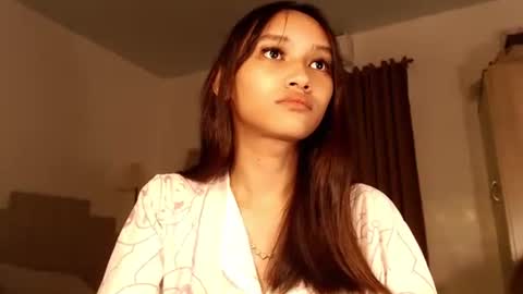 Snapshot of lilit_sensual chatting on September 2025 02:14:01 AM Chloe online show from September 2025 02:14:01 AM