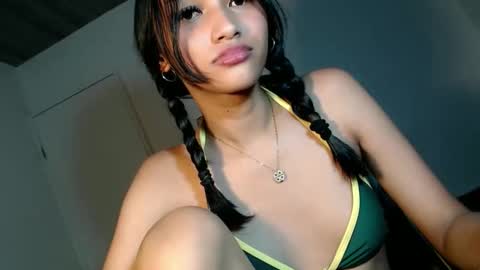 Snapshot of lilit_sensual chatting on February 2026 12:33:02 PM Chloe online show from February 2026 12:33:02 PM