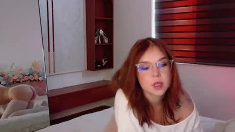 Snapshot of lilith_bonheur chatting on June 2026 12:32:02 AM Lilith Bonheur online show from June 2026 12:32:02 AM