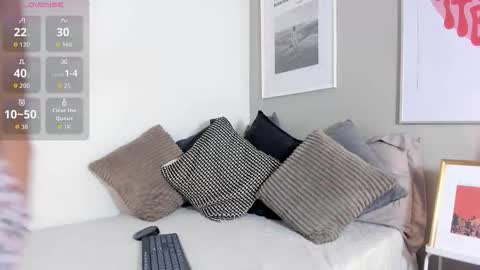 Lili  online show from December 2025 11:26:02 AM