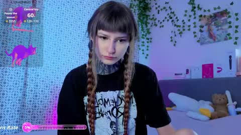 lilith_poison online show from June 2026 06:00:02 PM