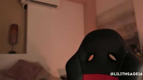 lilith_sage_ online show from October 2025 12:06:01 PM