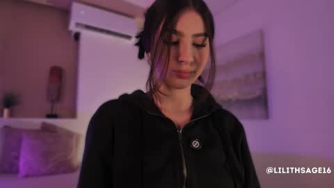 lilith_sage_ online show from November 2025 12:37:01 PM