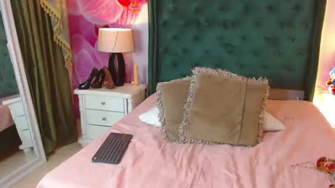 Lilith Snoop online show from December 2025 07:53:02 PM