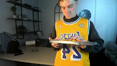 Lil James online show from April 2026 07:44:01 PM