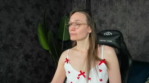 lillian_white1 online show from April 2026 01:06:02 AM