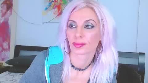 Lara online show from February 2025 10:02:02 PM
