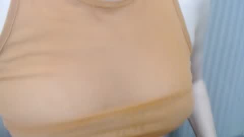 Snapshot of lillkit chatting on December 2024 10:11:02 PM Lilu online show from December 2024 10:11:02 PM