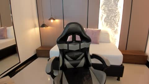 L I L L Y online show from February 2026 12:17:01 PM