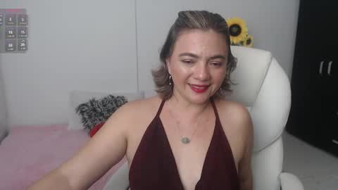 Snapshot of lilly_milf chatting on January 2025 09:41:02 PM Lilly online show from January 2025 09:41:02 PM