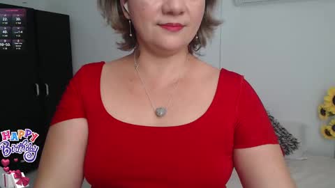 Snapshot of lilly_milf chatting on January 2025 01:43:01 PM Lilly online show from January 2025 01:43:01 PM