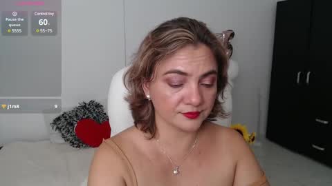 Snapshot of lilly_milf chatting on January 2025 02:24:02 AM Lilly online show from January 2025 02:24:02 AM