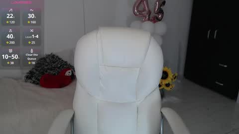 Snapshot of lilly_milf chatting on January 2025 01:54:01 AM Lilly online show from January 2025 01:54:01 AM