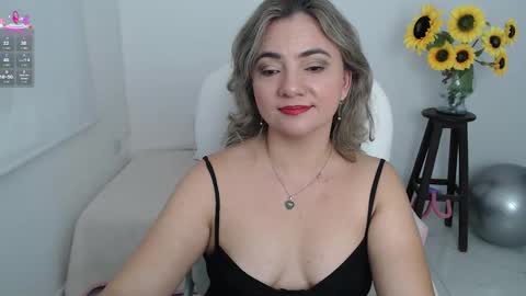 Snapshot of lilly_milf chatting on September 2025 01:22:01 PM Lilly online show from September 2025 01:22:01 PM
