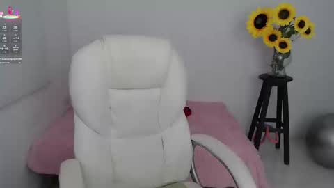 Snapshot of lilly_milf chatting on September 2025 02:29:02 PM Lilly online show from September 2025 02:29:02 PM