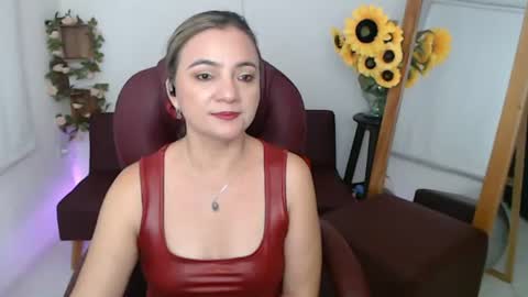 Snapshot of lilly_milf chatting on June 2026 05:23:01 PM Lilly online show from June 2026 05:23:01 PM