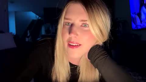 Ava online show from April 2026 10:56:02 PM