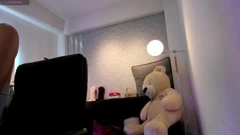 lily_cash1 online show from February 2026 12:45:01 PM