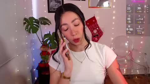 Snapshot of lily_evans_ chatting on December 2024 10:19:01 PM just lily online show from December 2024 10:19:01 PM