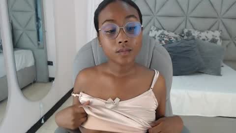 Snapshot of lily_mendoza chatting on June 2026 08:25:02 PM lily_mendoza online show from June 2026 08:25:02 PM