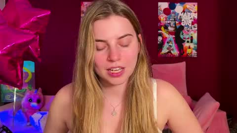 Snapshot of lily_smily chatting on May 2026 05:39:01 PM Lily online show from May 2026 05:39:01 PM