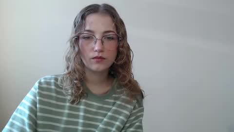 small lily online show from March 2026 07:10:01 AM