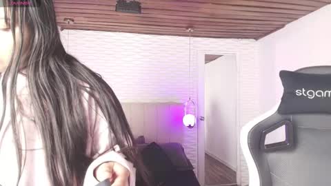 lily_waist online show from November 2025 11:10:01 AM