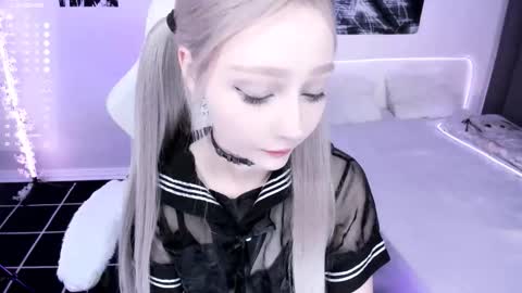 Snapshot of lily_weep chatting on November 2025 09:17:01 PM Lily online show from November 2025 09:17:01 PM