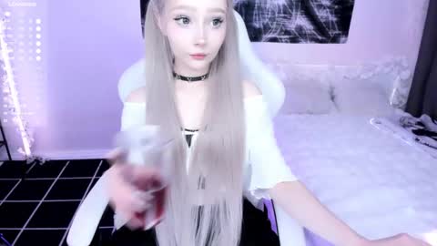 Snapshot of lily_weep chatting on June 2026 10:15:02 PM Lily online show from June 2026 10:15:02 PM