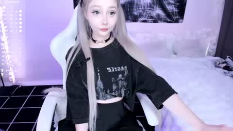 Snapshot of lily_weep chatting on June 2026 12:42:01 AM Lily online show from June 2026 12:42:01 AM