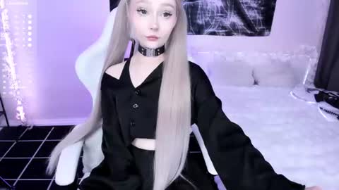 Snapshot of lily_weep chatting on June 2026 12:35:02 AM Lily online show from June 2026 12:35:02 AM