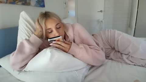 Snapshot of lilyflex chatting on June 2026 01:28:02 AM lilyflex online show from June 2026 01:28:02 AM