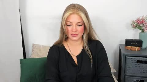 Snapshot of lilylovely26 chatting on June 2026 05:57:02 AM Lily online show from June 2026 05:57:02 AM
