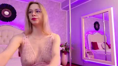 Snapshot of lilyrose_ chatting on June 2026 03:16:01 AM online show from June 2026 03:16:01 AM