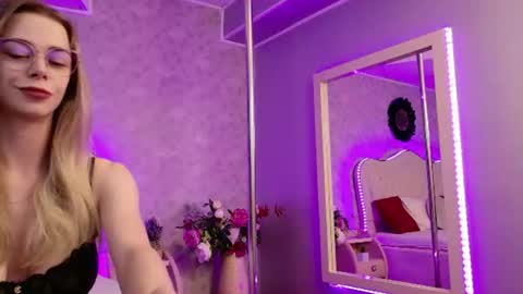 Snapshot of lilyrose_ chatting on July 2026 03:15:02 AM online show from July 2026 03:15:02 AM