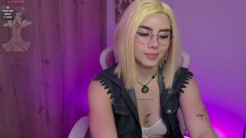 Snapshot of lilyrouse_ chatting on June 2026 03:44:01 AM lily help me to collect more cosplay online show from June 2026 03:44:01 AM