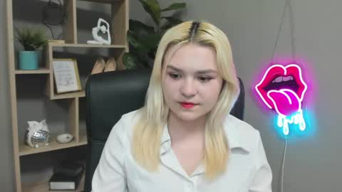 Lily online show from April 2026 06:19:01 AM