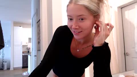 Lily Monroe online show from October 2025 07:31:02 PM