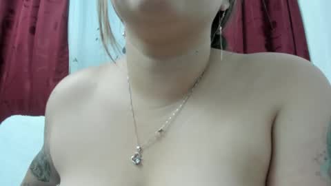 Snapshot of lina_browm chatting on December 2024 11:51:01 PM Lina Browm online show from December 2024 11:51:01 PM