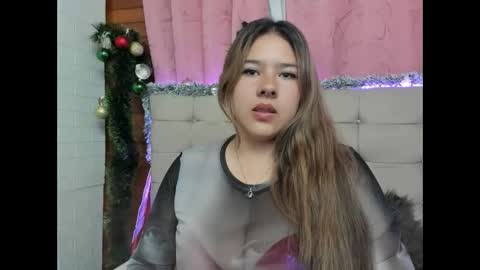 Snapshot of lina_browm chatting on December 2024 07:57:01 PM Lina Browm online show from December 2024 07:57:01 PM