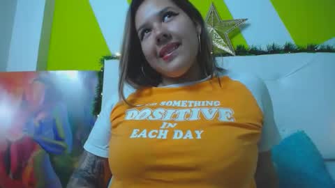 Snapshot of lina_browm chatting on December 2024 10:53:01 PM Lina Browm online show from December 2024 10:53:01 PM